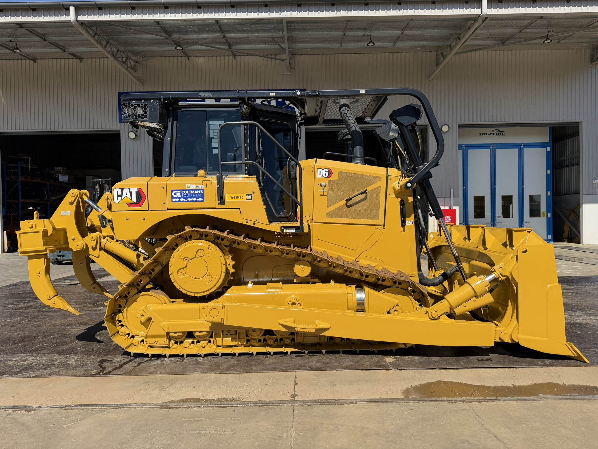 Caterpillar D6 Dozer image 2